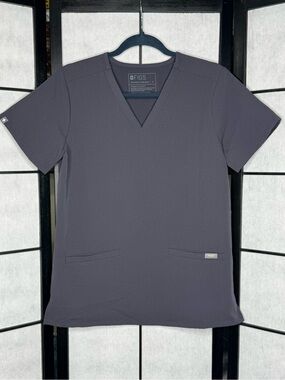 FIGS Casma Technical Collection Scrub Top Charcoal Women’s Size S